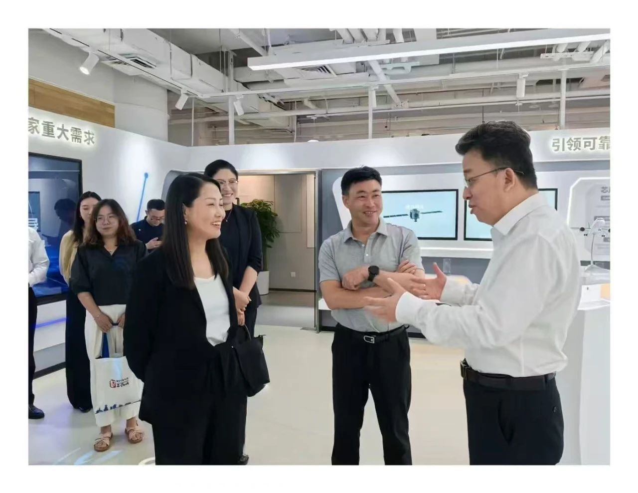 共绘时代新篇章 | 北京市西城区领导一行到访时代速信北京总部调研交流